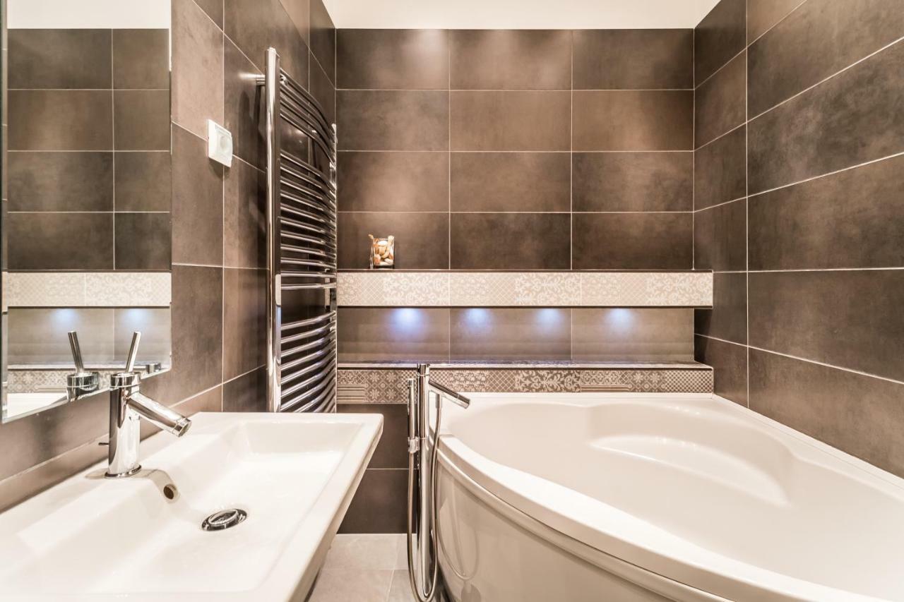 Bpr B&W Elegant Home Budapest Ngoại thất bức ảnh